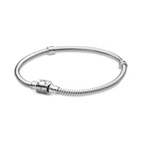Pandora Moments hengerkapcsos ezüst kígyólánc karkötő