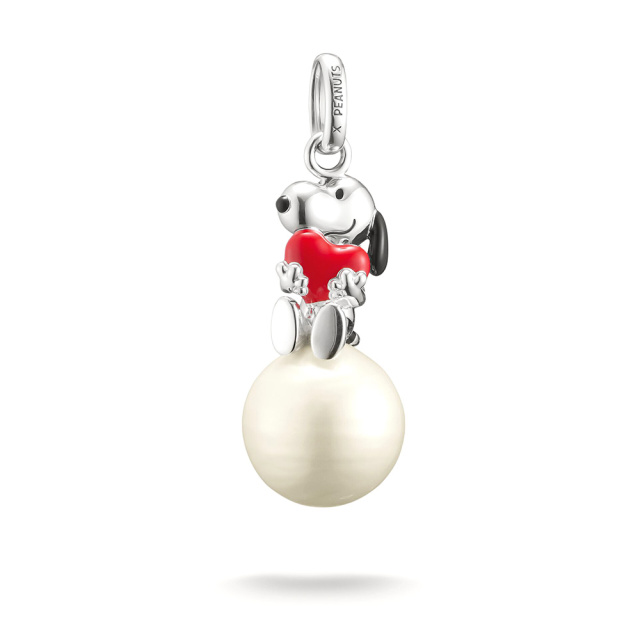 Thomas Sabo X PEANUTS Snoopy medál szívvel a kezében hógolyón ülve