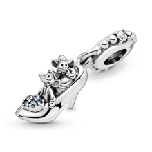 Pandora Moments Disney Hamupipőke üvegcipő és egér ezüst függő charm