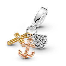 Pandora Moments Háromtónusó kereszt, szív és horgony ezüst függő charm