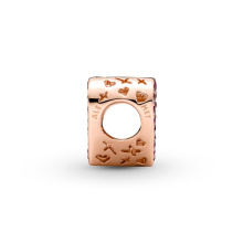 Pandora Moments rozé arany charm