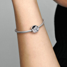 Pandora Moments Disney Szépség és a Szörnyeteg, Belle és barátai ezüst charm