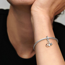 Pandora Moments Édesvízi tenyésztett gyöngy, tengeri csillag és kagyló tripla ezüst és rosé függő charm