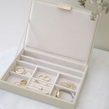 Stackers Bézs classic fedeles doboz 