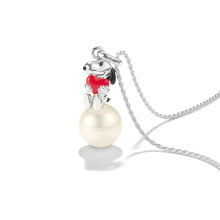 Thomas Sabo X PEANUTS Snoopy medál szívvel a kezében hógolyón ülve