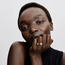 Pandora Bridgerton méh és édesvízi tenyésztett gyöngy virág nyitott gyűrű