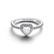 Pandora Kiemelt fehér szív gyűrű