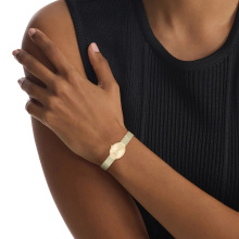 Calvin Klein Euphoria ovális alakú, sárga arany színű női karóra CK25100174