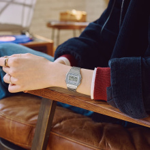 Casio Vintage Iconic ezüst színű férfi karóra A158WEA-7EF