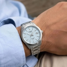 Casio Edifice világoskék számlapos férfi karóra EFV-160D-2BVEF
