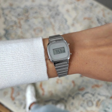 Casio Vintage Retro ezüst színű női karóra LA670WES-7AEF